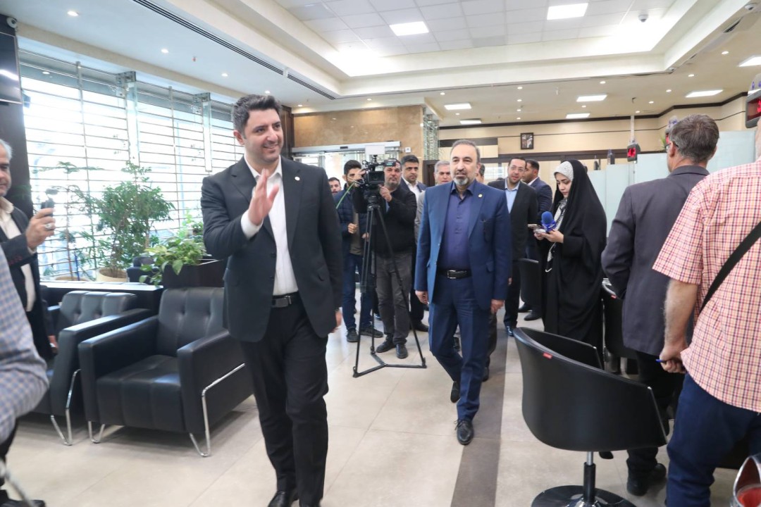 تأکید بر ارتقای خدمات مشتریمدار و تقویت اعتماد عمومی در جریان بازدید مدیران ارشد بانک مرکزی و بانک ملی ایران از شعب سابق بانک آینده تأکید بر ارتقای خدمات مشتریمدار و تقویت اعتماد عمومی در جریان بازدید مدیران ارشد بانک مرکزی و بانک ملی ایران از شعب سابق بانک آینده