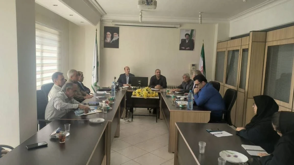 نشست مشترک هم‌ اندیشی مدیر بیمه دی استان ایلام با مدیر صندوق بازنشستگی استان و روسای کانون های بازنشستگی استان
