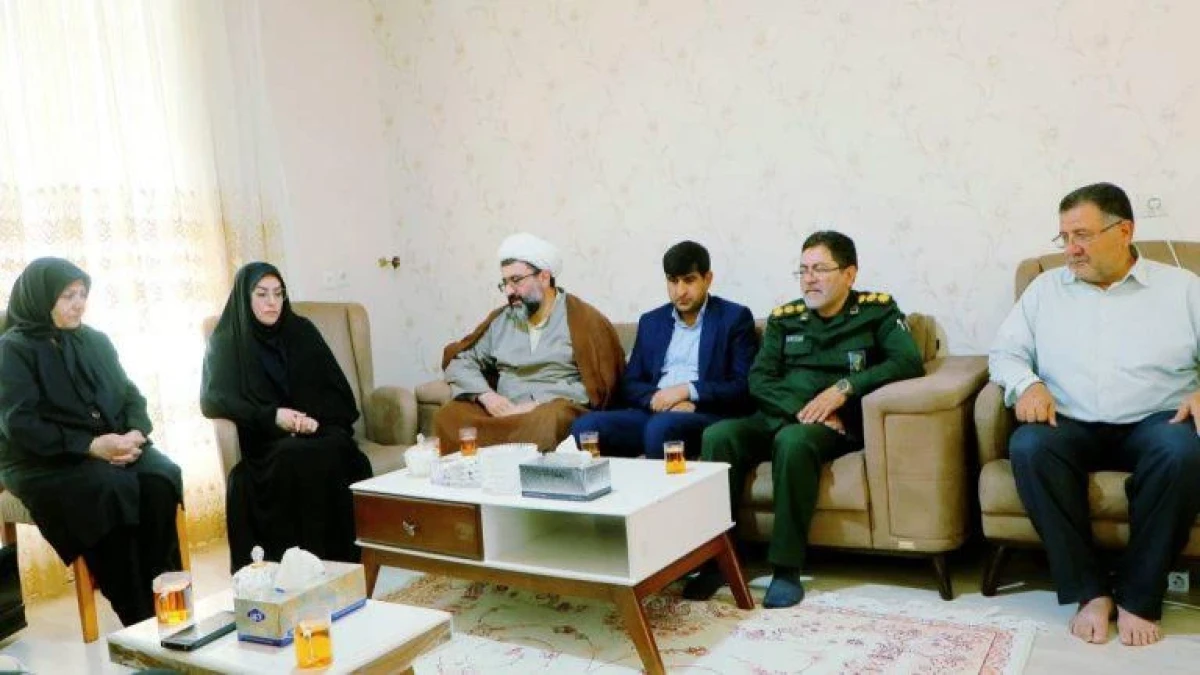 دیدار معاون اقتصادی و سرمایه‌گذاری سازمان منطقه آزاد ماکو با خانواده‌های معظم شهدا در پلدشت