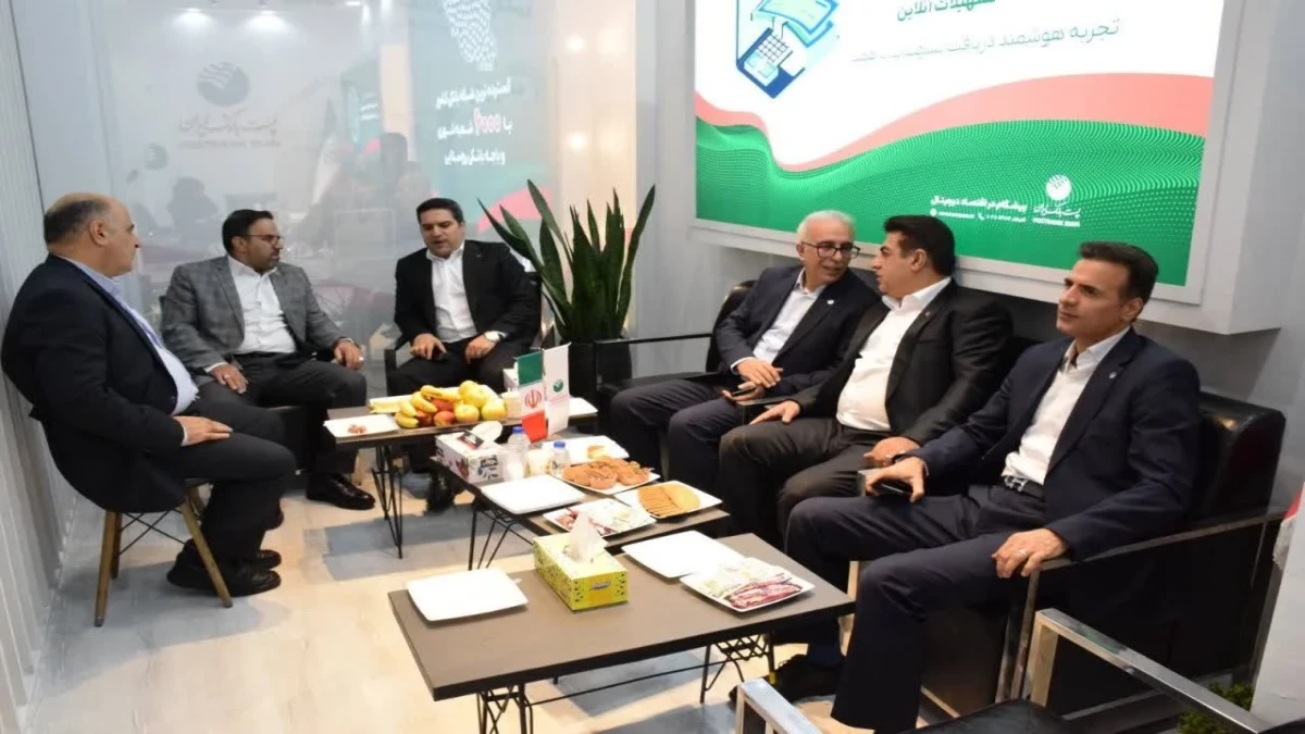 گفتگوی رئیس پژوهشگاه ارتباطات و فناوری اطلاعات با مدیرعامل پست‌بانک ایران برای توسعه همکاری‌های مشترک درنمایشگاه الکامپ