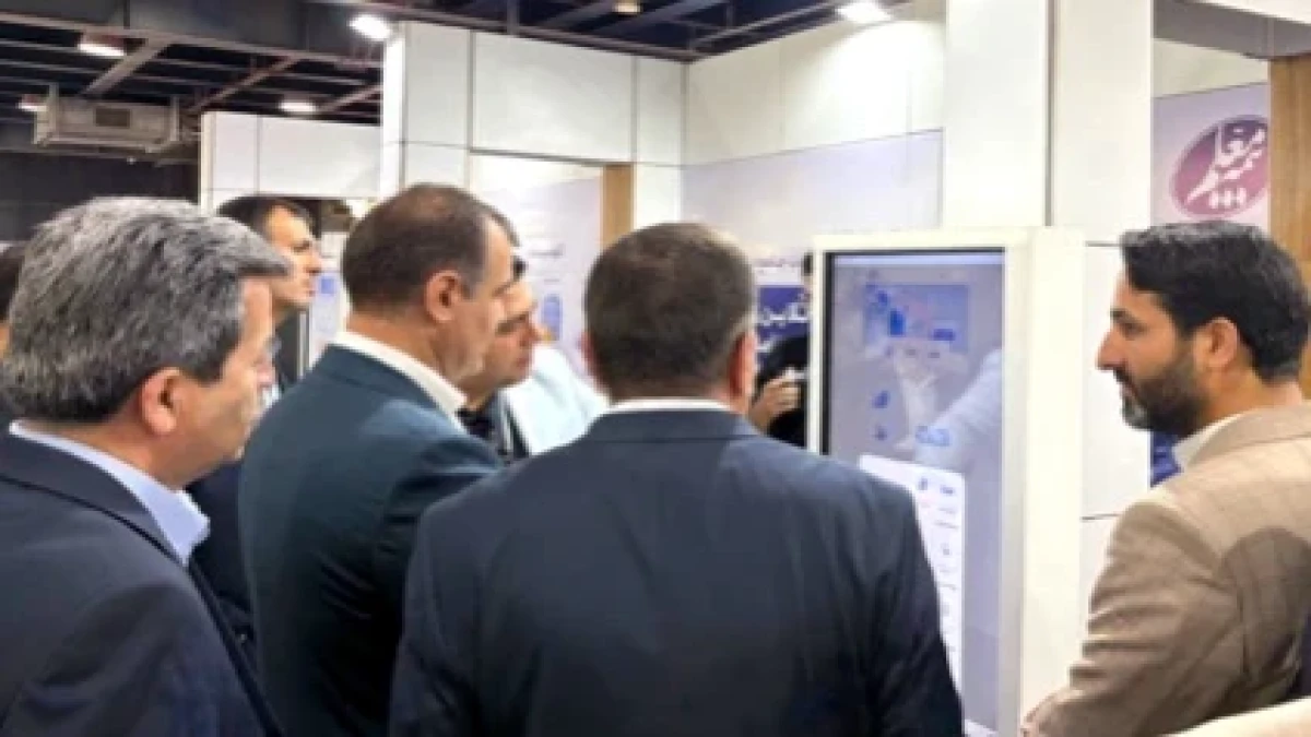 رئیس‌کل بیمه مرکزی از غرفه بیمه معلم در الکامپ بازدید کرد