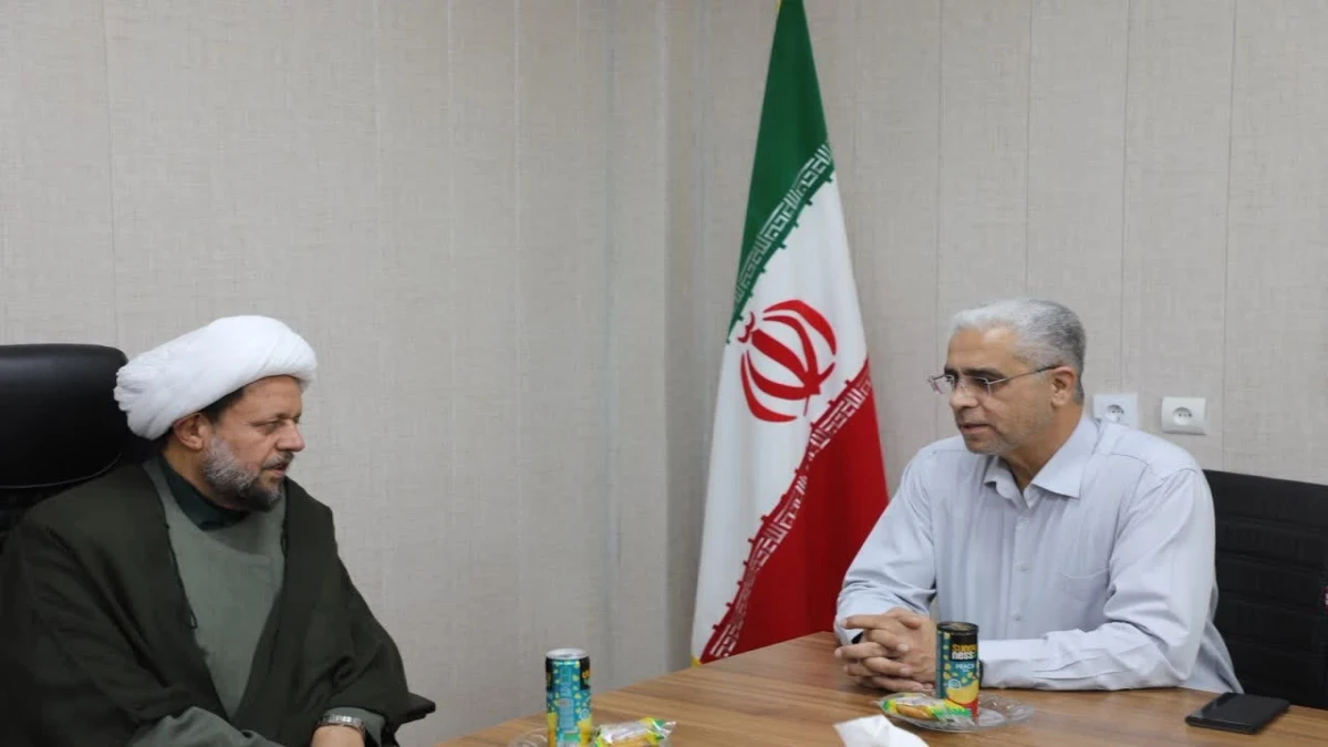 دیدار مهندس انصاری مدیر عامل شرکت مخازن سبز پتروشیمی عسلویه با امام جمعه شهرستان عسلویه